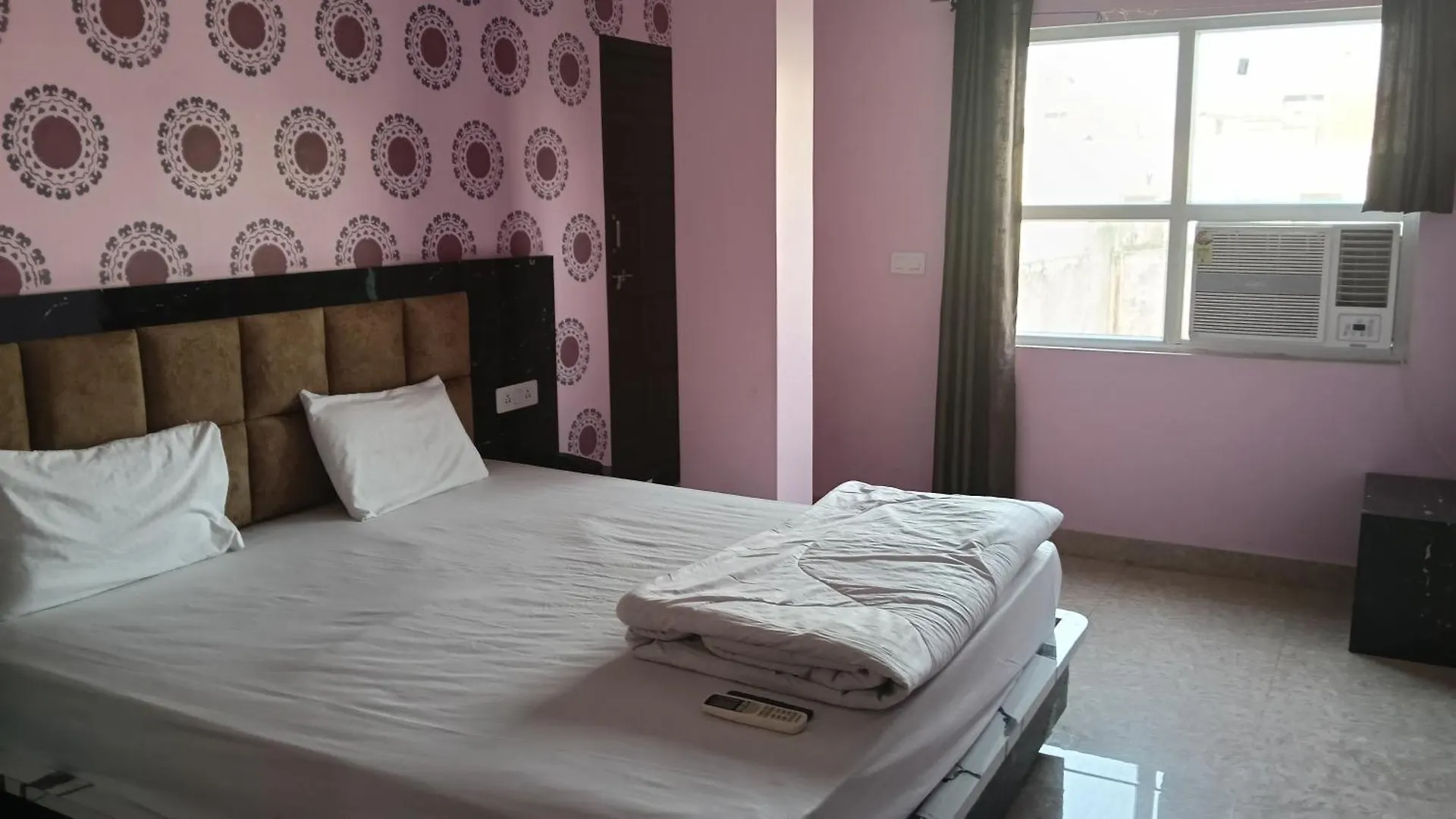 Hotel Raghubeer Temple Varanasi 3*,
