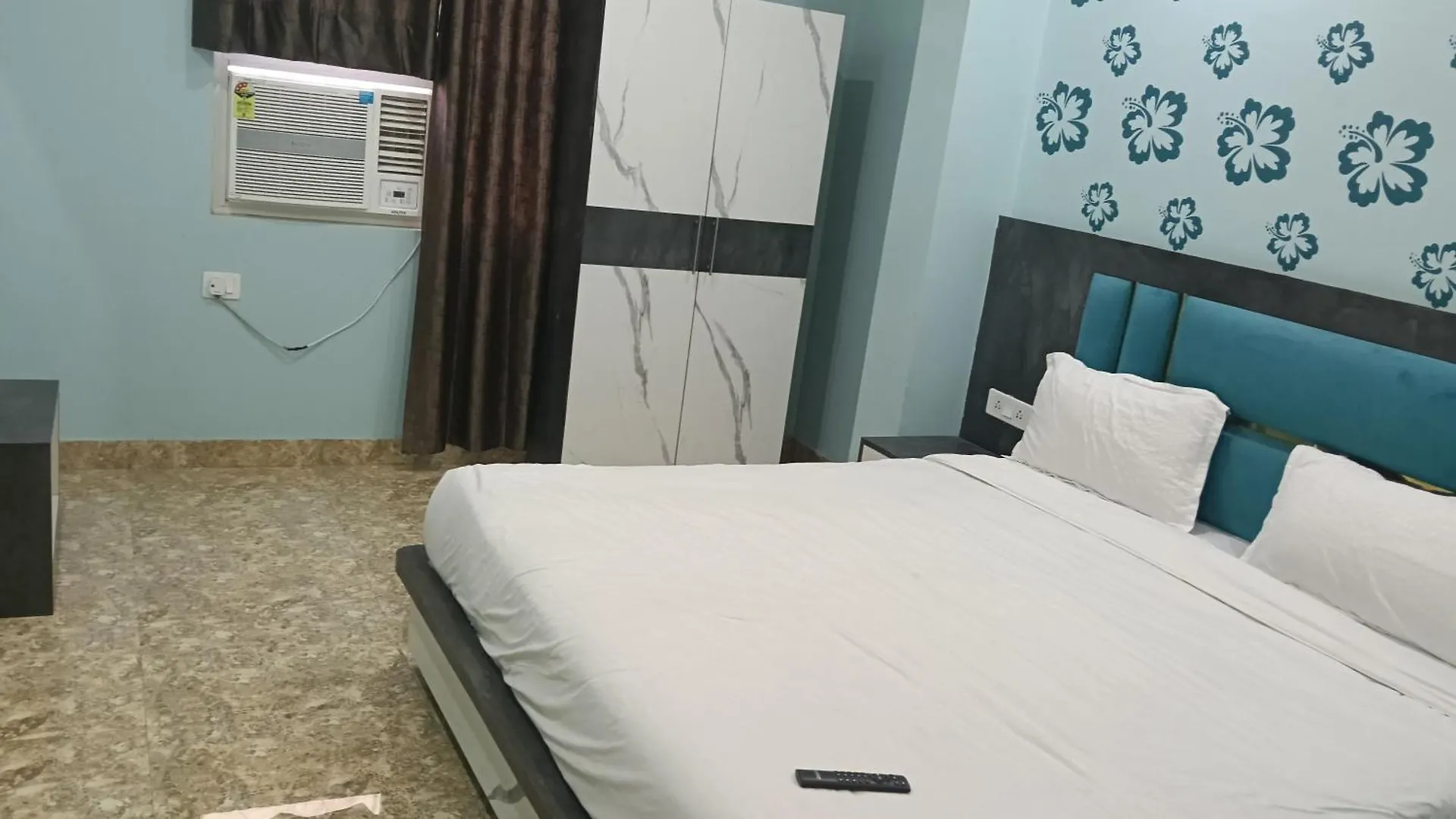 Hotel Raghubeer Temple Varanasi Hindistan