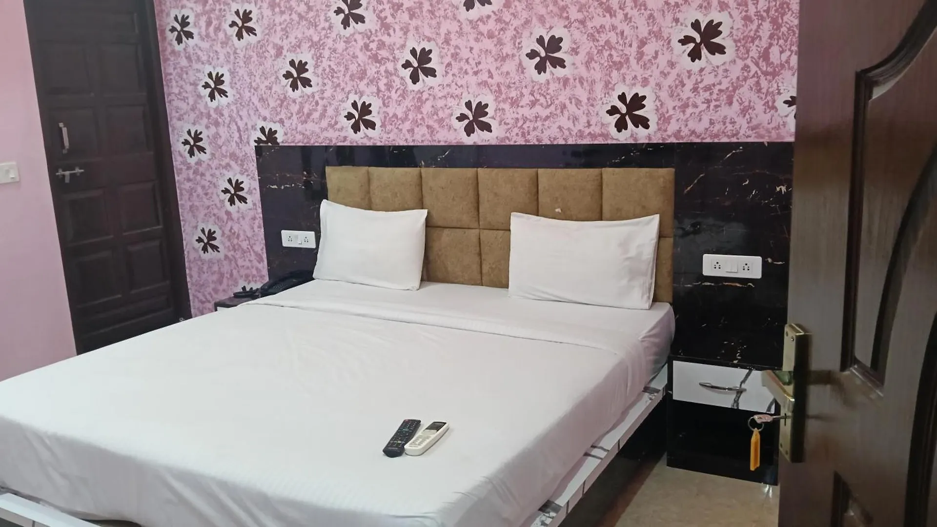 Hotel Raghubeer Temple Varanasi