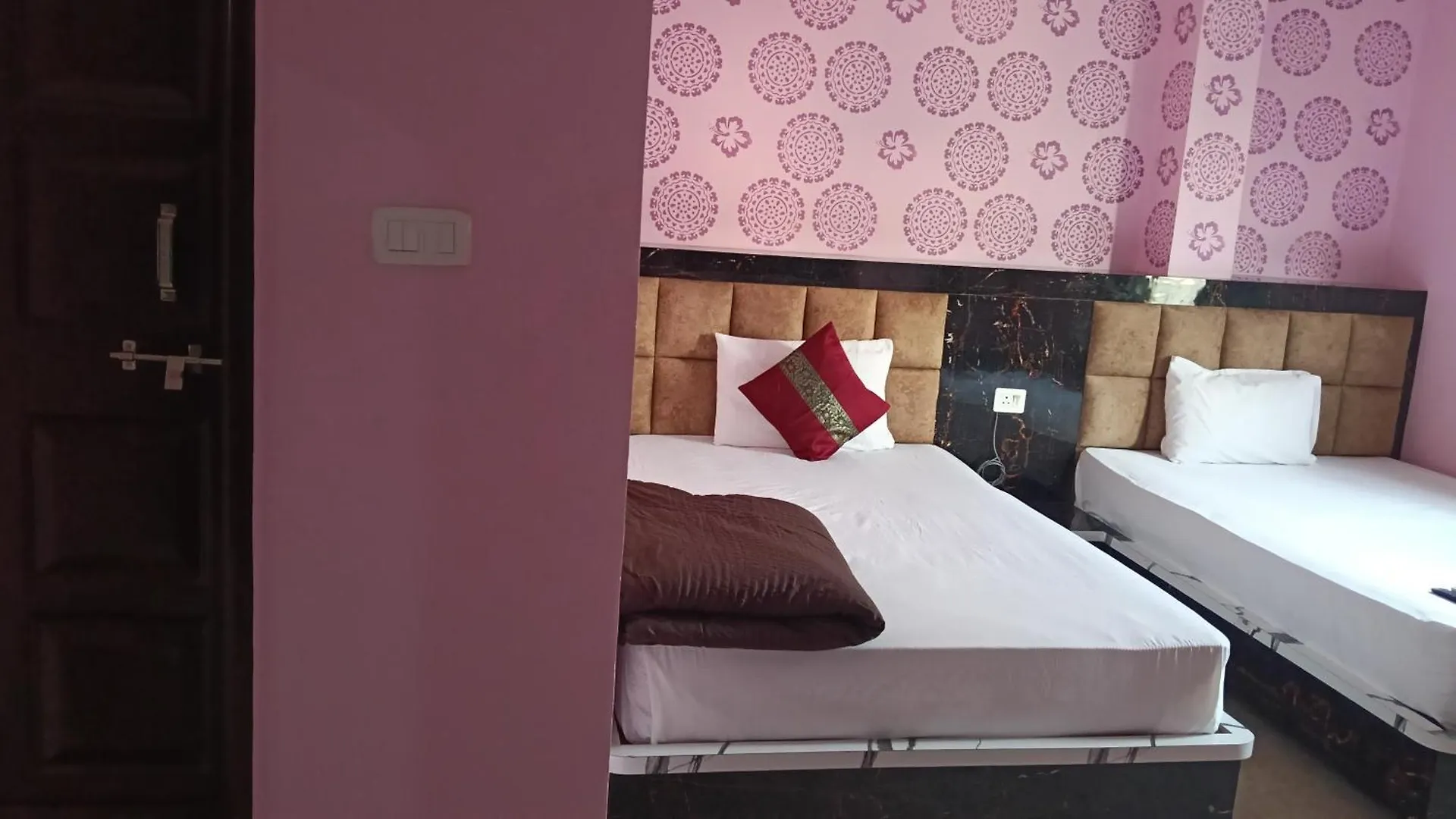 ***  Hotel Raghubeer Temple Varanasi Hindistan