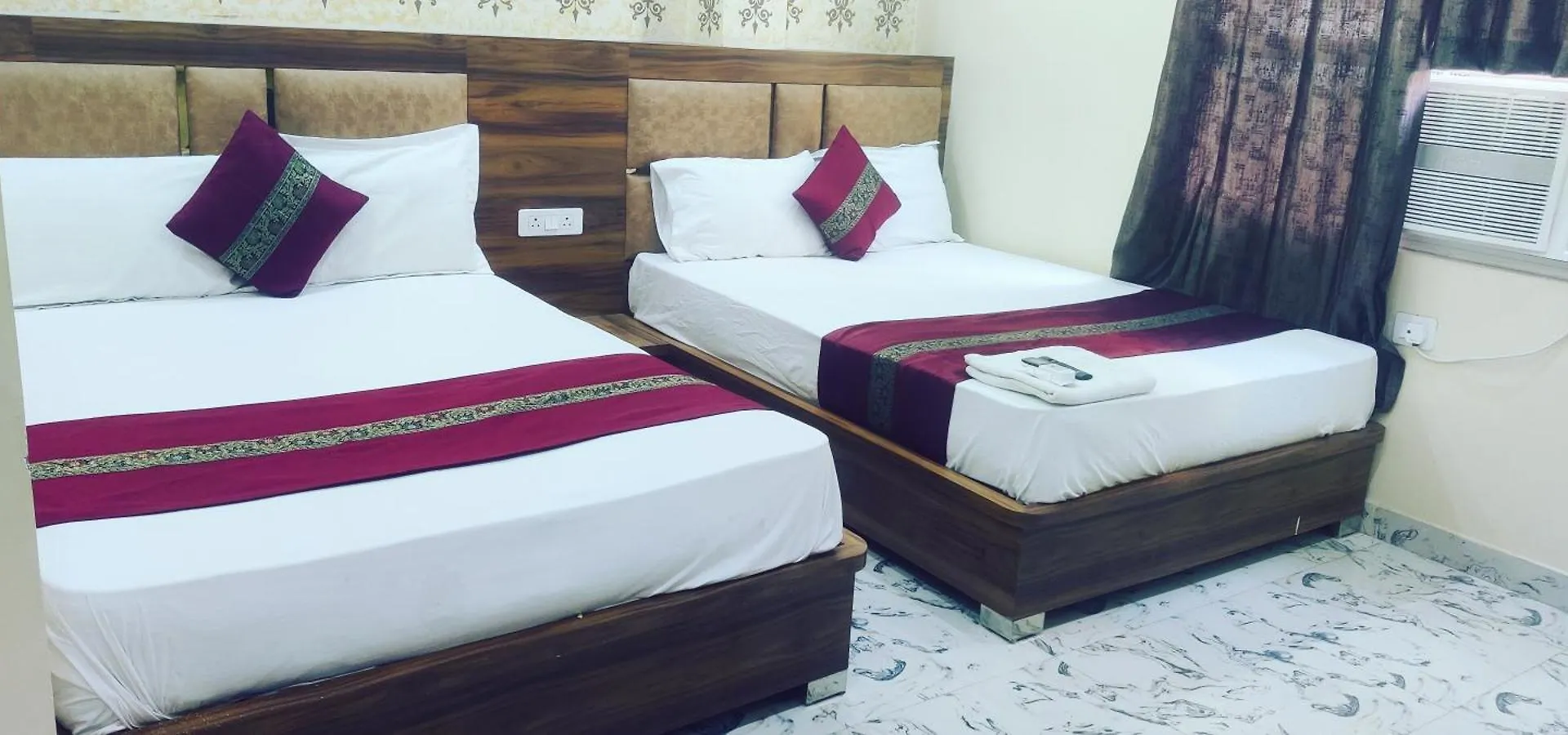 ***  Hotel Raghubeer Temple Varanasi Hindistan