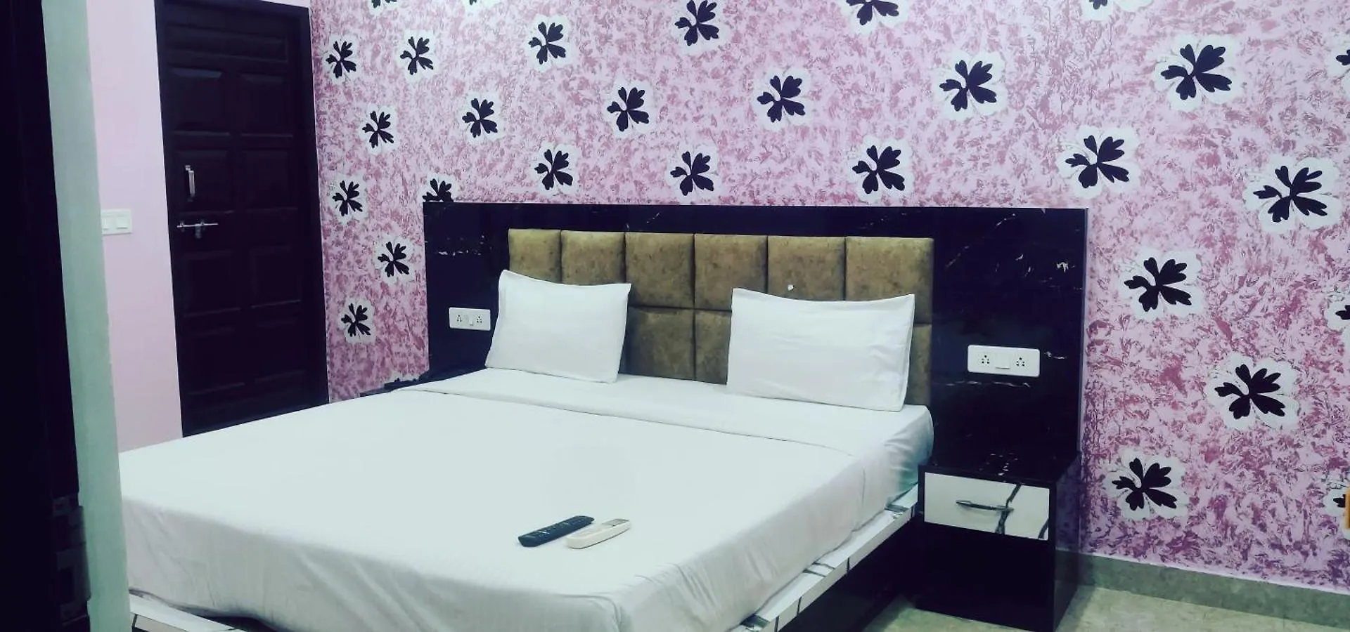 Hotel Raghubeer Temple Varanasi