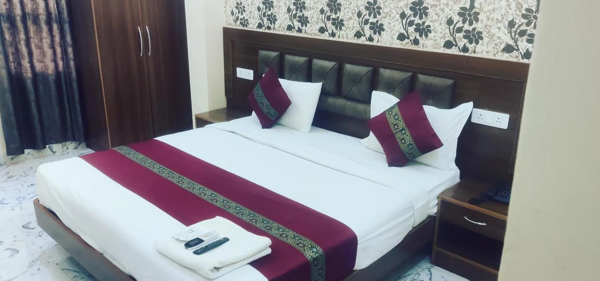 Hotel Raghubeer Temple Varanasi