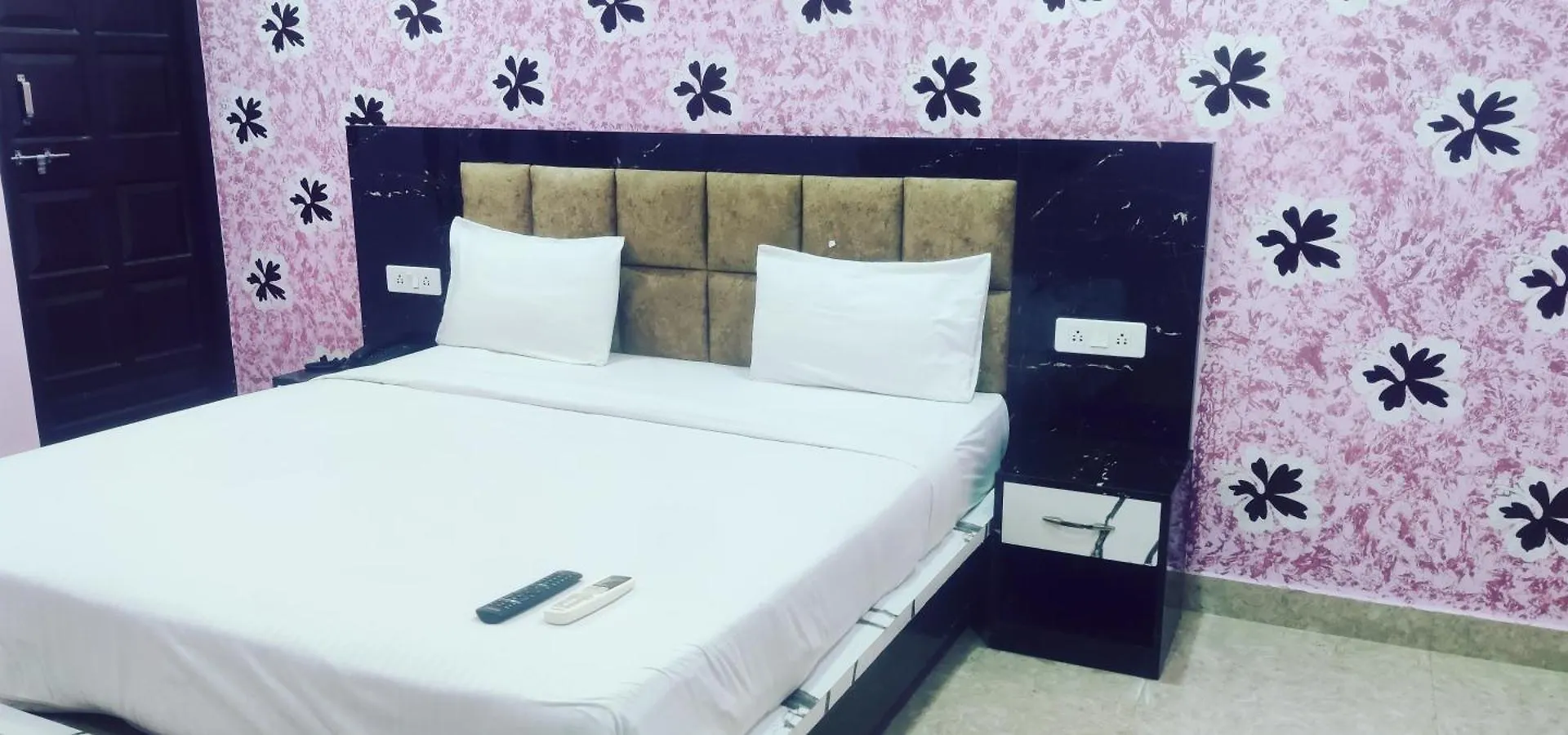 Hotel Raghubeer Temple Varanasi